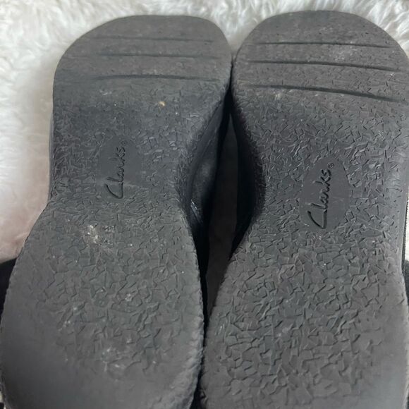 Clarks Leather suede ankle wedge Boots side zipper rubber soles size 9W - Picture 13 of 14